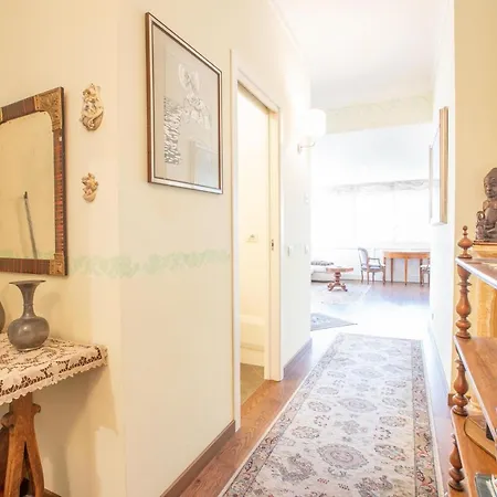 Luxury In Center Apartment