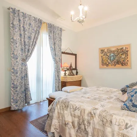 Luxury In Center Apartment